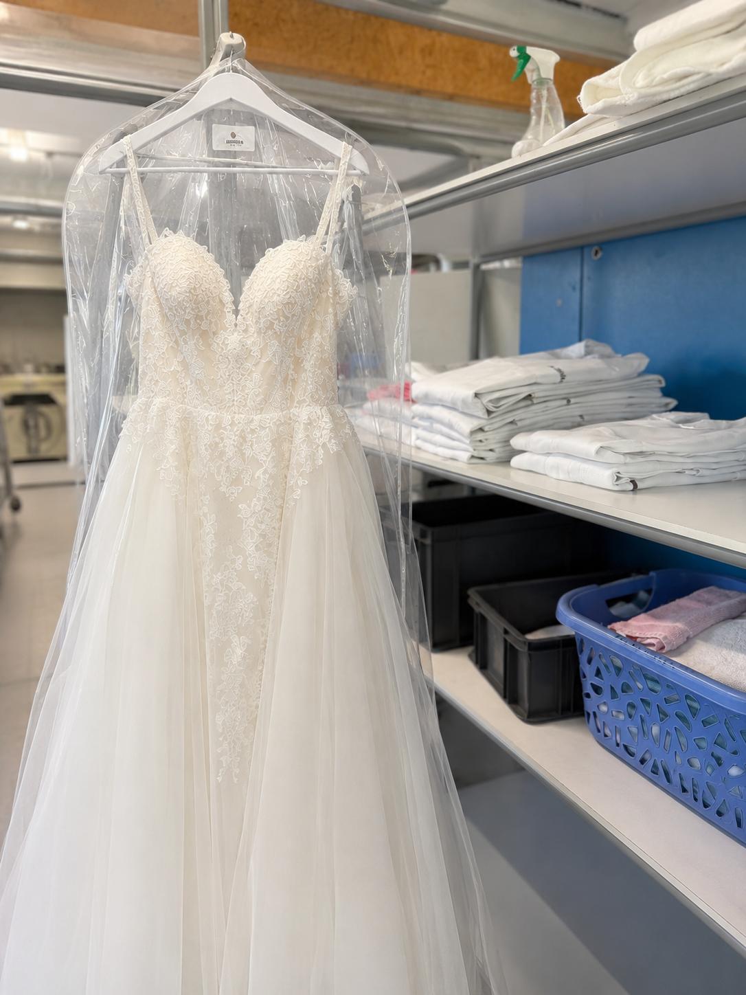 Brautkleidreinigung und Festmode bei Thenhausen Textilpflege